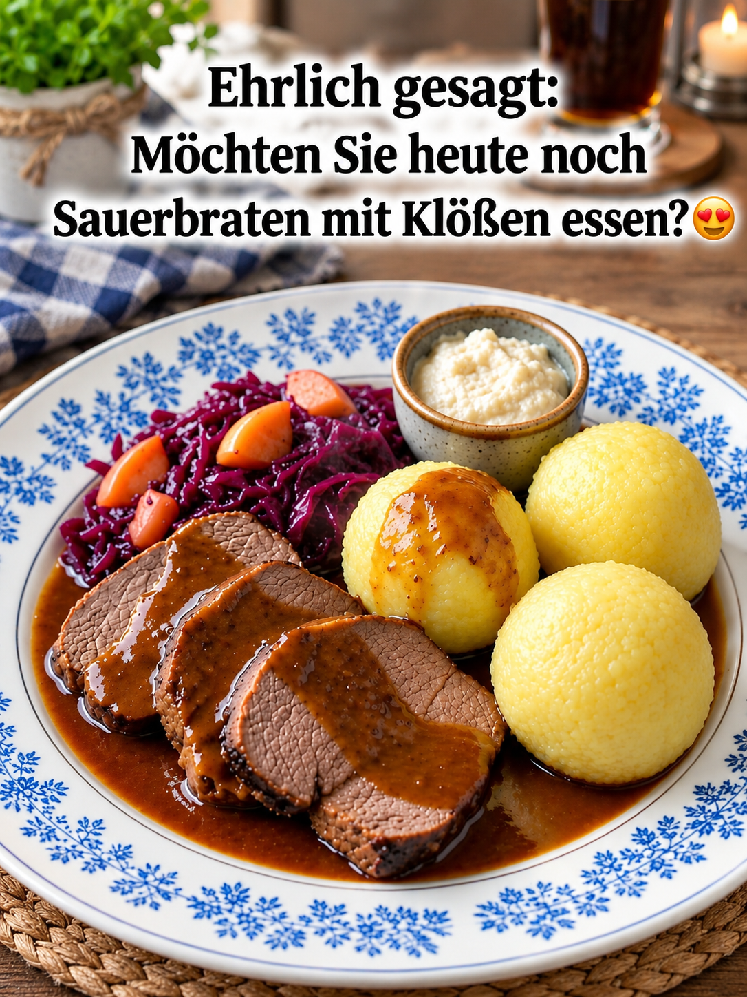 Sauerbraten mit Klößen und Rotkohl